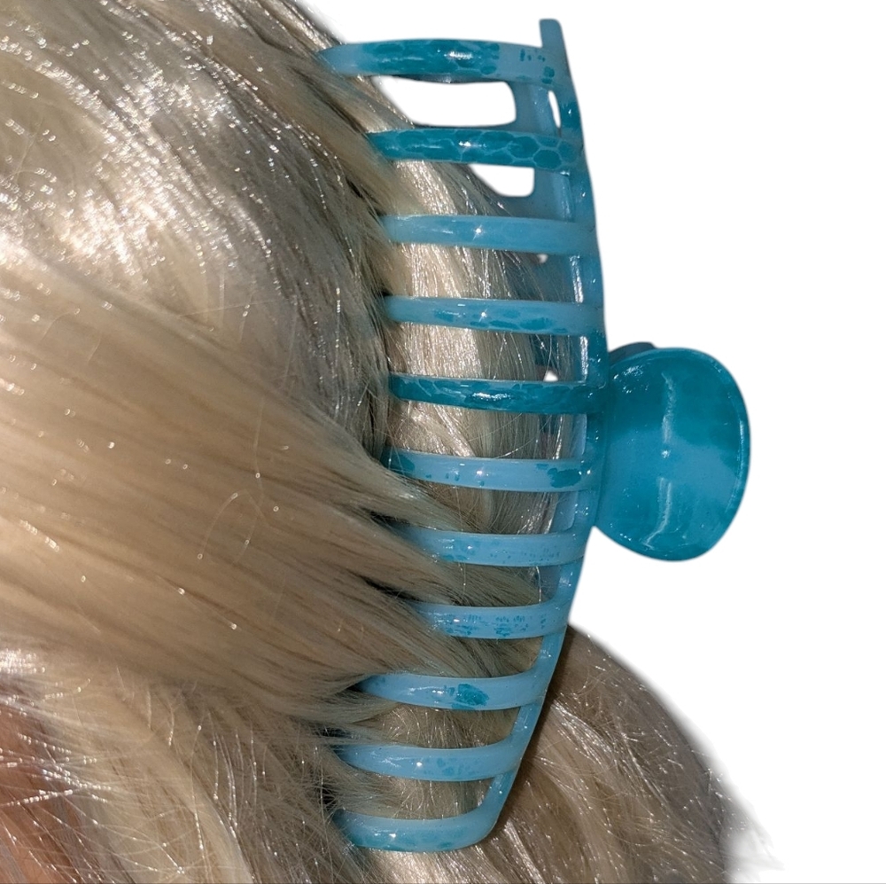 🍁 3/ $15 Boutique Claw Hair Clip